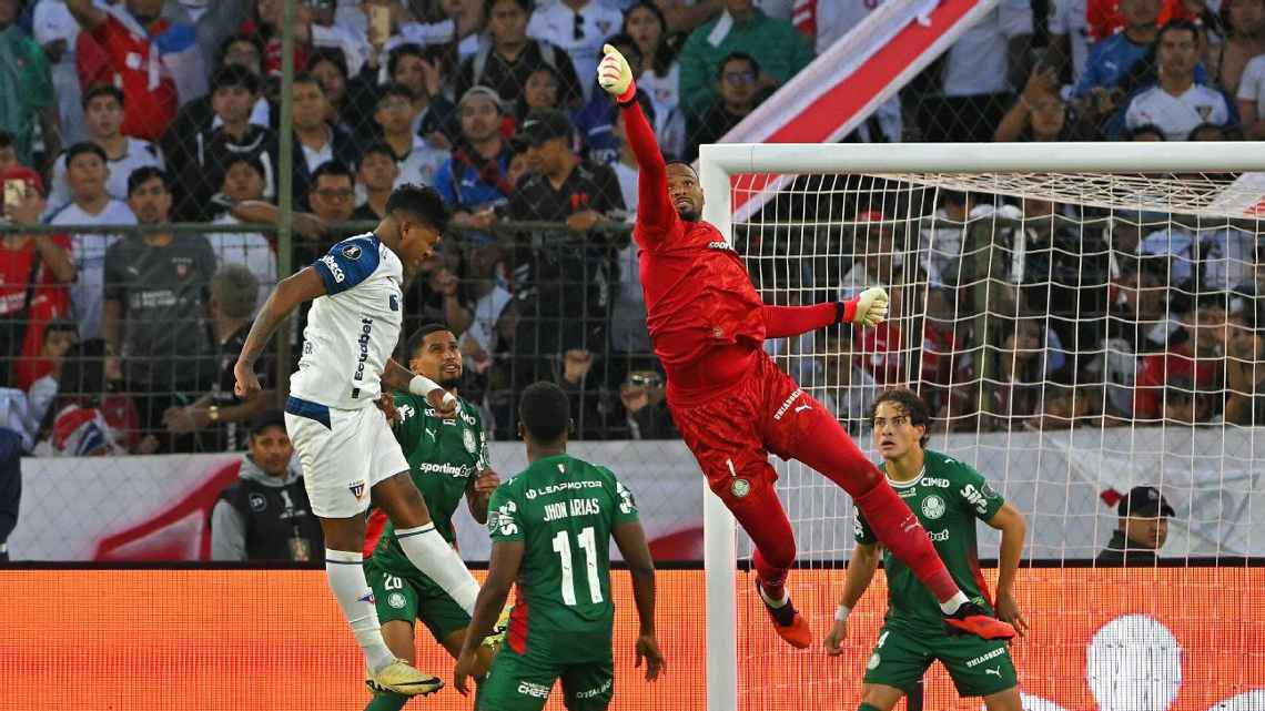 Palmeiras perde para a LDU por 3 a 2, mas vence nos pênaltis e está na semifinal da Libertadores